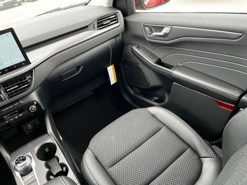 Used 2025 Ford Escape SE FWD image 7