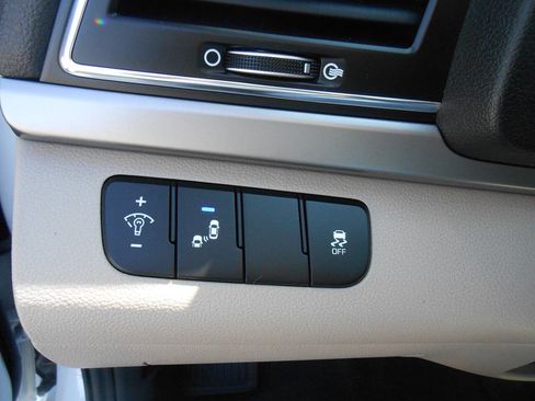 Used 2018 Hyundai Elantra SEL FWD image 17