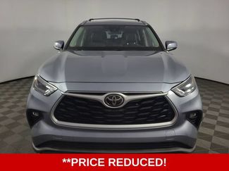 Used 2021 Toyota Highlander XLE FWD video 2