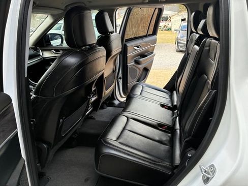 Used 2023 Jeep Grand Cherokee Limited w/ Luxury Tech Group II image 25