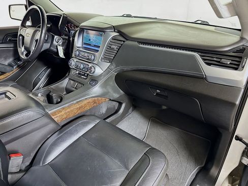 Used 2019 Chevrolet Suburban LT RWD image 29