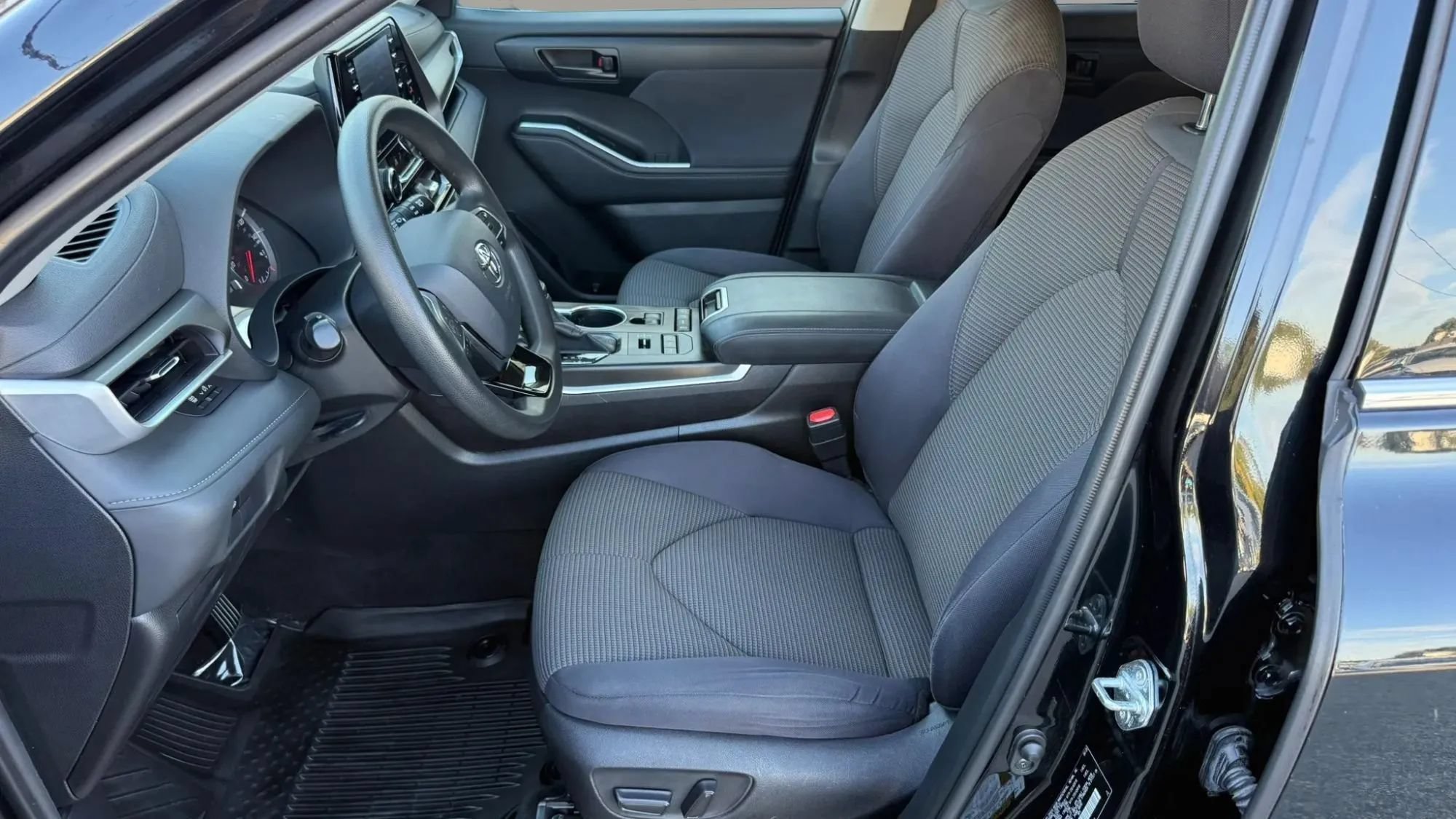 Used 2020 Toyota Highlander L AWD/4WD image 13