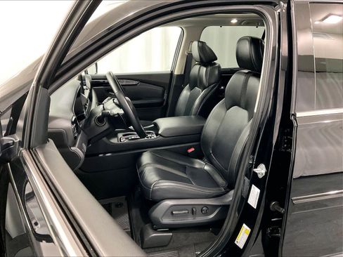 Used 2023 Honda Pilot Touring image 10