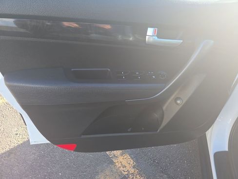 Used 2014 Kia Sorento LX image 13