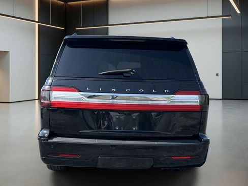 Used 2019 Lincoln Navigator Reserve AWD/4WD image 3