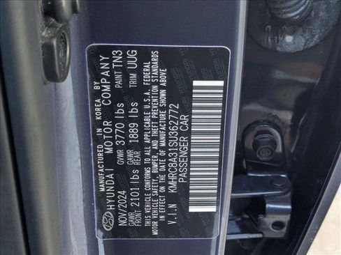 Used 2025 Hyundai Venue Limited FWD image 25