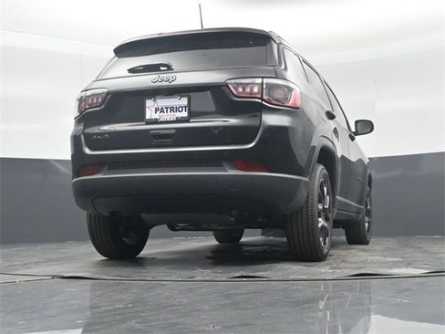 New 2026 Jeep Compass Latitude w/ Mopar Graphics Package image 38