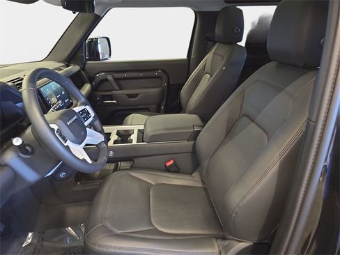 Used 2025 Land Rover Defender 90 S image 15