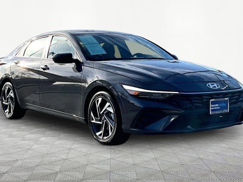 Certified 2025 Hyundai Elantra SEL image 5