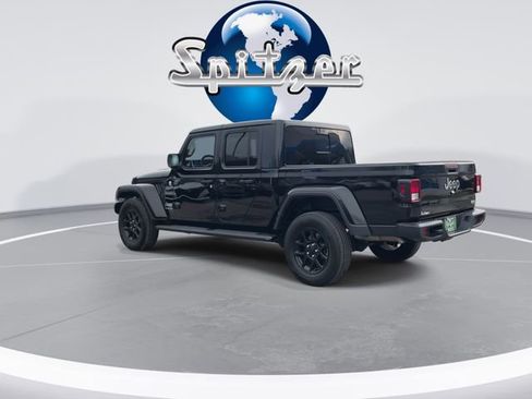 Used 2023 Jeep Gladiator Overland image 2