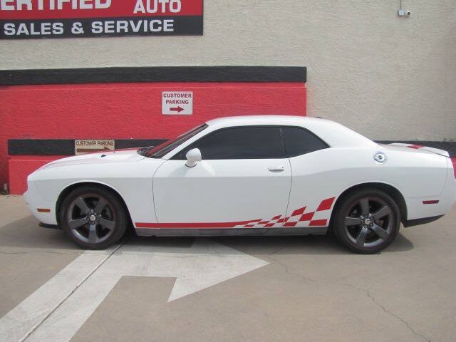 Used 2013 Dodge Challenger SXT RWD image 2