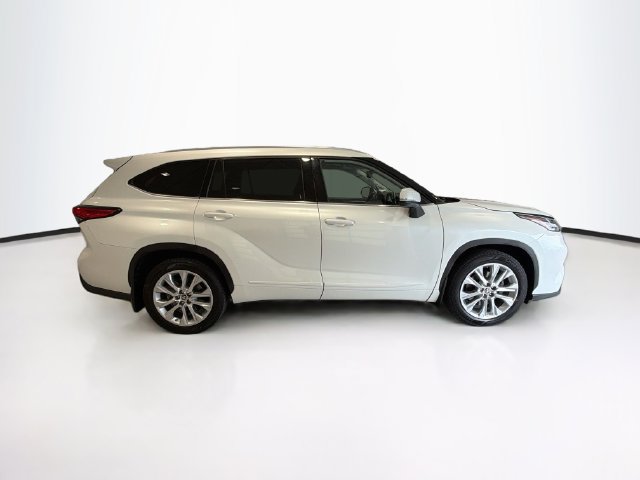 Used 2022 Toyota Highlander Limited w/ Protection Package #3 (TMS) AWD/4WD image 8