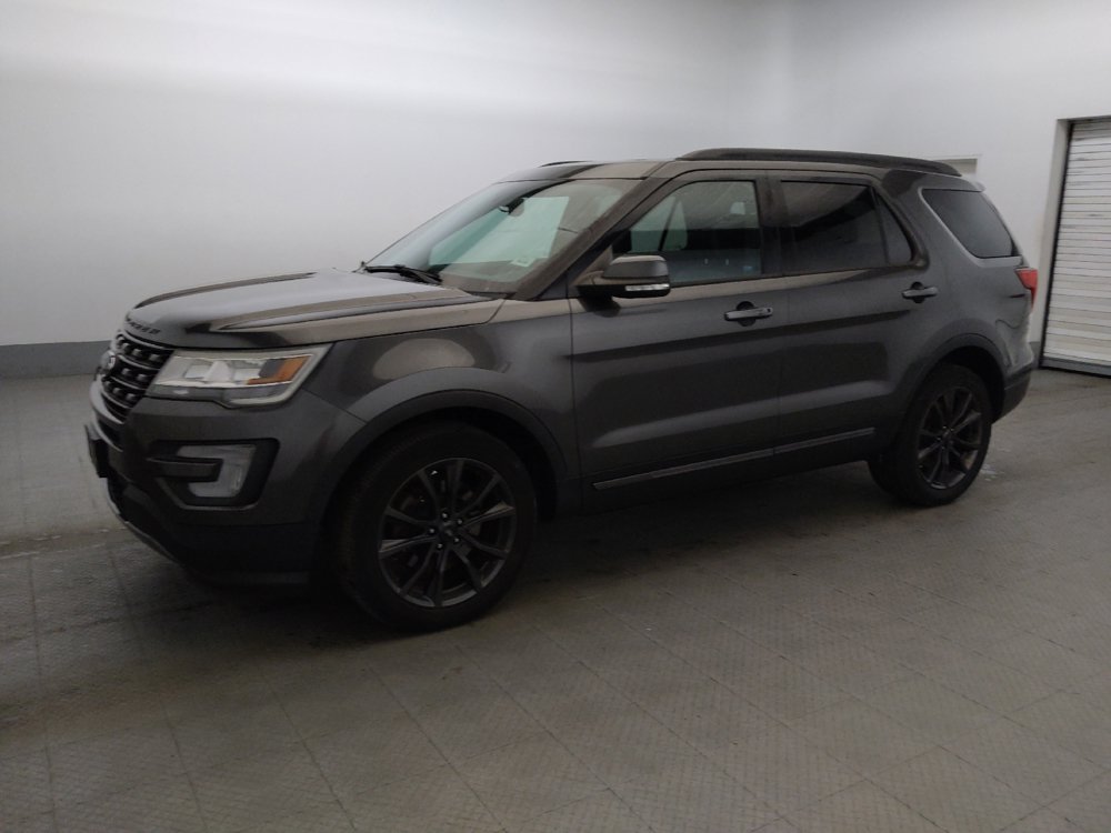 Used 2017 Ford Explorer XLT w/ Equipment Group 202A AWD/4WD image 2