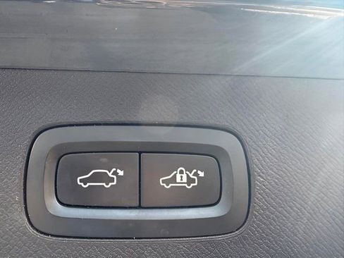 Used 2019 Volvo XC90 T6 Momentum w/ Protection Package image 12