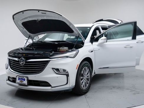 Used 2024 Buick Enclave Premium image 21