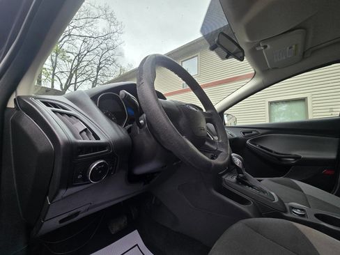 Used 2012 Ford Focus S FWD image 19