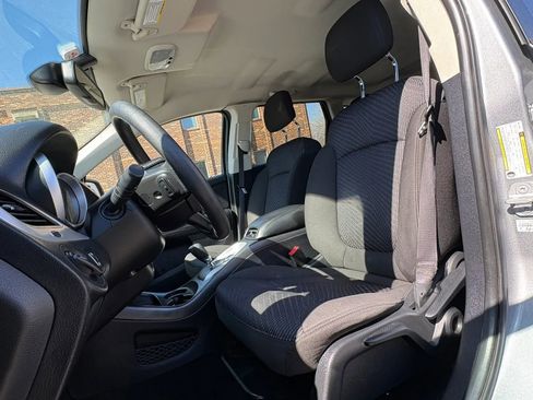 Used 2019 Dodge Journey SE FWD image 2
