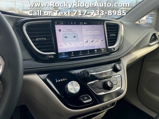Used 2022 Chrysler Pacifica Touring-L FWD image 13