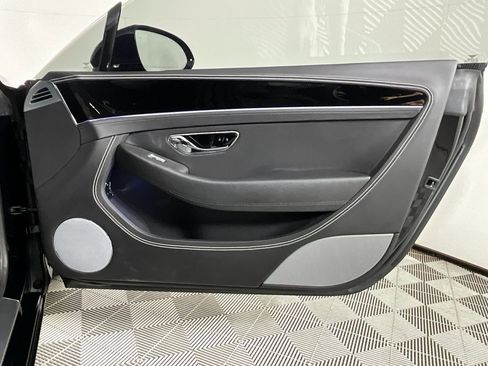 Used 2022 Bentley Continental GT image 21