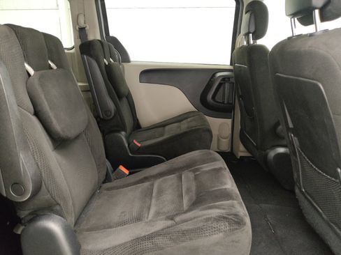 Used 2016 Dodge Grand Caravan SXT w/ Rear Park Assist Package FWD image 19