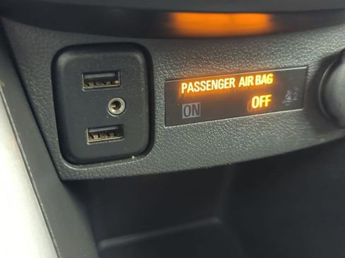 Used 2021 Chevrolet Trax LT w/ LT Convenience Package image 19