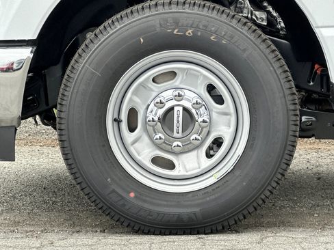 New 2026 Ford F250 XL w/ XL Chrome Package image 26