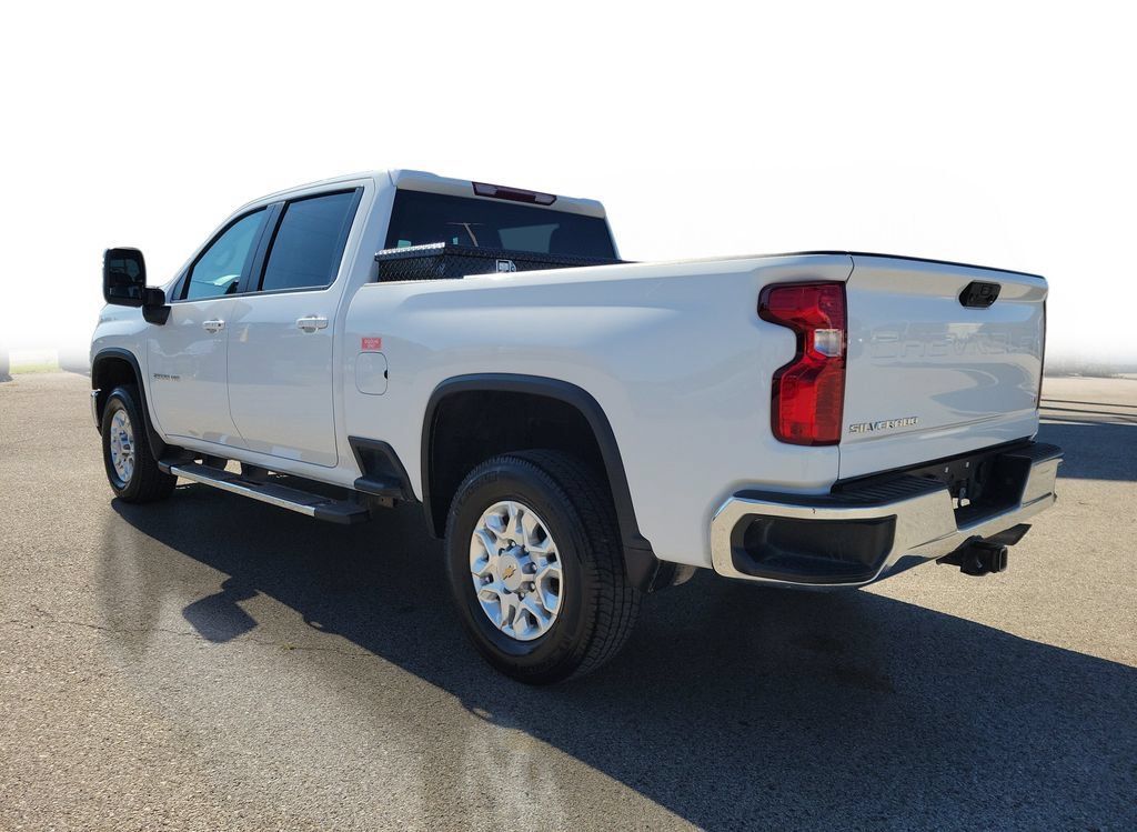 Used 2025 Chevrolet Silverado 2500 LT AWD/4WD image 3