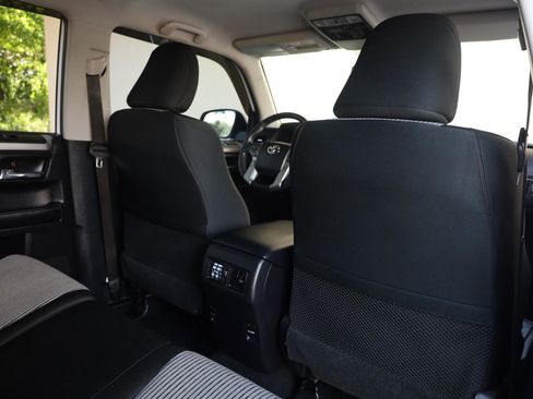 Used 2016 Toyota 4Runner SR5 AWD/4WD image 24