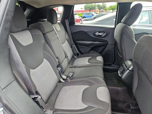Used 2016 Jeep Cherokee Sport AWD/4WD image 27