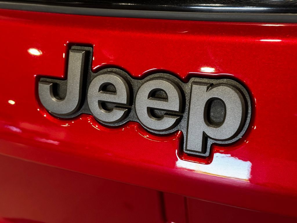 Used 2025 Jeep Compass Trailhawk AWD/4WD image 34