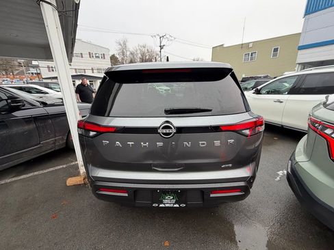 Used 2023 Nissan Pathfinder S image 4