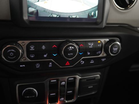 Used 2022 Jeep Wrangler Unlimited Sahara AWD/4WD image 21
