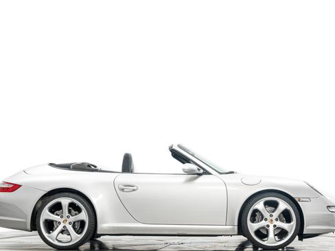 Used 2005 Porsche 911 Carrera RWD image 2