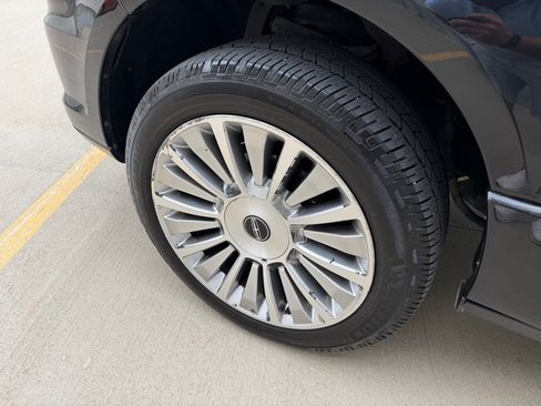 Used 2015 Lincoln Navigator 4WD image 9