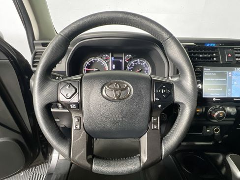Used 2022 Toyota 4Runner TRD Off-Road Premium w/ Moonroof Package AWD/4WD image 17