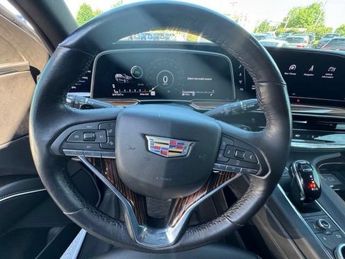 Used 2023 Cadillac Escalade ESV Luxury AWD/4WD image 5