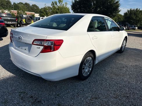 Used 2014 Toyota Camry LE w/ Moonroof Package FWD image 10