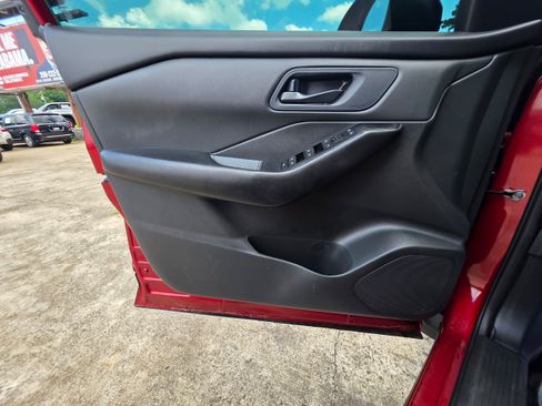 Used 2024 Nissan Rogue S FWD image 17