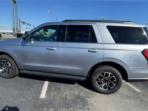 Used 2022 Ford Expedition XLT image 7