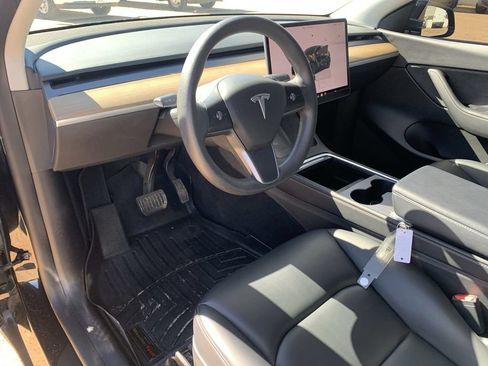 Used 2022 Tesla Model Y Long Range AWD/4WD image 7