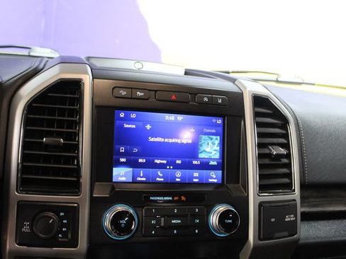 Used 2020 Ford F150 Lariat w/ Equipment Group 502A Luxury AWD/4WD image 21