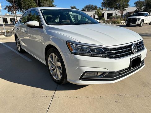 Used 2018 Volkswagen Passat 2.0T SE w/ SE Lighting Package image 6