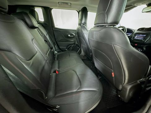 Used 2016 Jeep Renegade Trailhawk w/ Premium Trailhawk Package AWD/4WD image 32