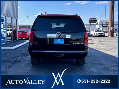 Used 2011 Cadillac Escalade ESV Premium image 6