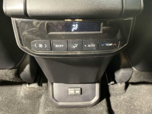 Used 2023 Toyota Highlander XLE image 25