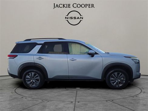 Certified 2025 Nissan Pathfinder SV image 6