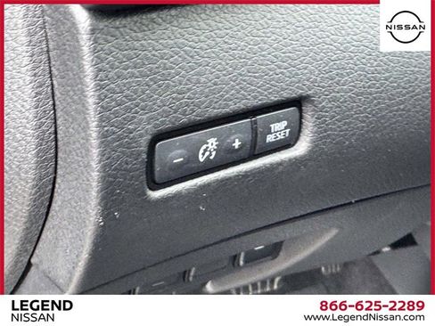 Used 2018 Nissan Rogue SL w/ Premium Package image 18