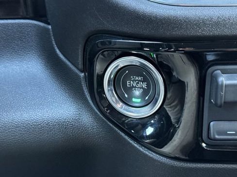 Used 2025 Chevrolet Silverado 2500 LT w/ Convenience Package image 35