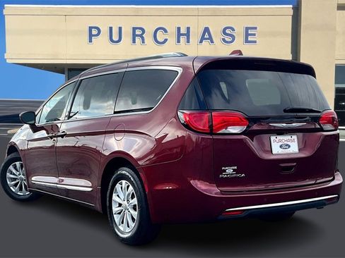 Used 2018 Chrysler Pacifica Touring-L image 4