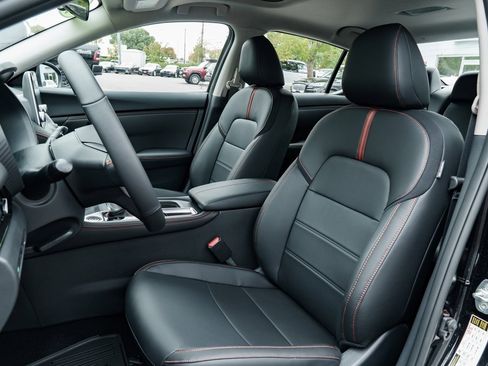 New 2025 Nissan Sentra SR w/ SR Premium Package image 21